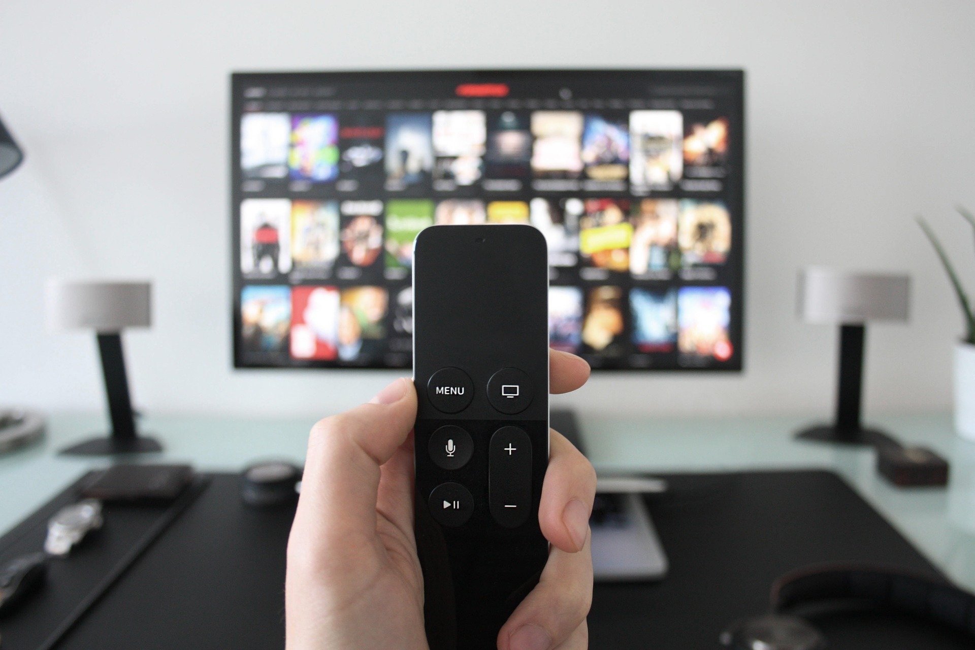 På udkig efter en universal fjernbetjening eller et Chromecast til dit TV? Gør en god handel hos Av-Cables.dk